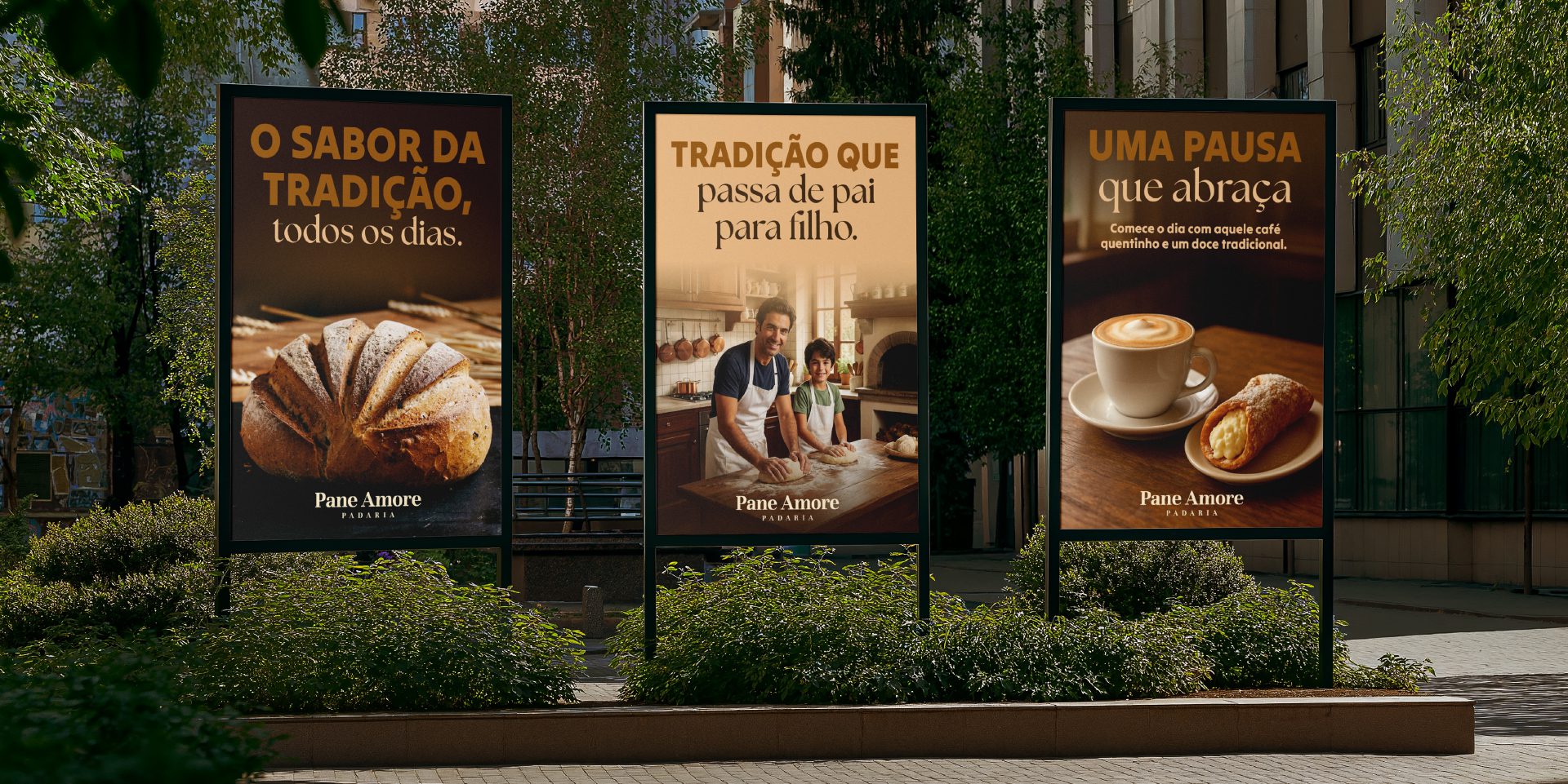 A imagem faz parte do projeto de Identidade Visual da Padaria Pane Amore e mostra paineis de anuncio da marca na rua